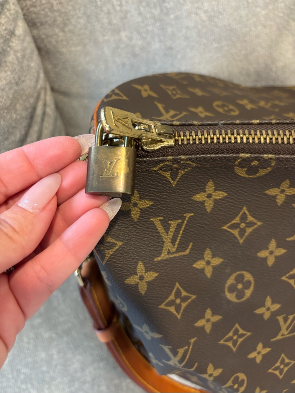 Louis Vuitton Keepall Bandolier 55 Monogram - Picture 7 of 13